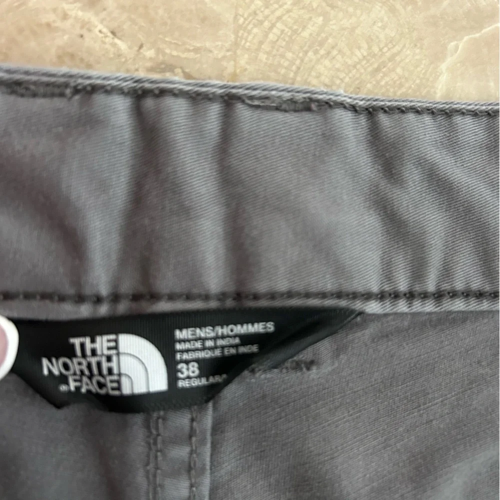The North Face Men’s Flat Front Shorts‎ size 38